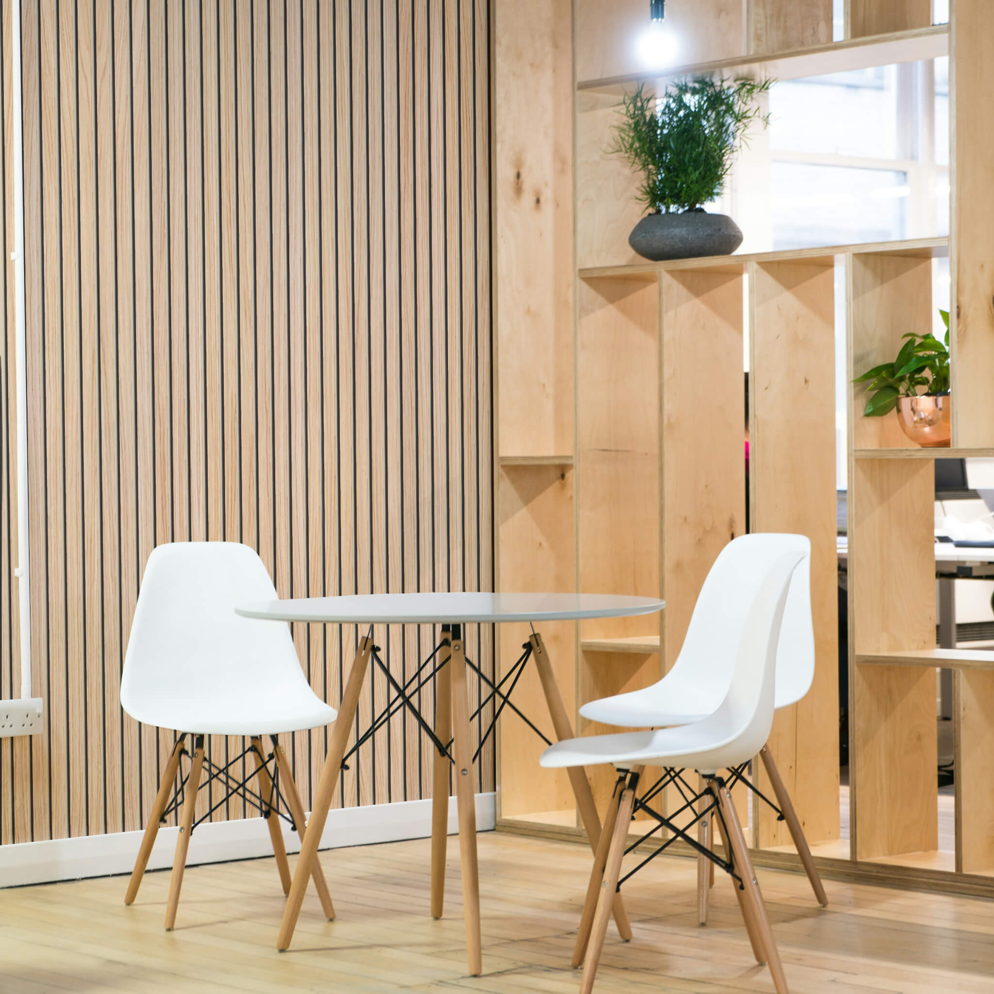 Panneau acoustique Walleu 240 x 60 cm | Chêne Naturel - Noyau Noir - Feutre Beige 